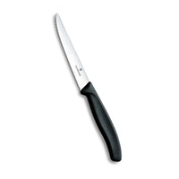 Victorinox Swiss Classic pihviveitsi ergonomisella mustalla kahvalla ja sahalaitaisella terällä. Täydellinen pihviveitsisarjaan keittiökäyttöön.
