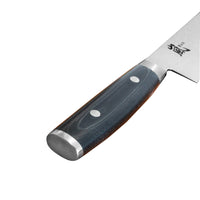 Yaxell Ran Fileointiveitsi 23 cm – Japanilainen Laatuveitsi, lähikuva mustasta Micarta-kahvasta ja teräksisestä päädystä
