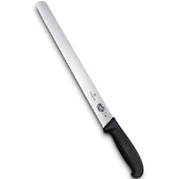 Victorinox Fibrox konditoriaveitsi, 30 cm pitkä sahalaitaterä ja ergonominen musta kahva. Soveltuu kakkupohjien ja leivän leikkaamiseen.