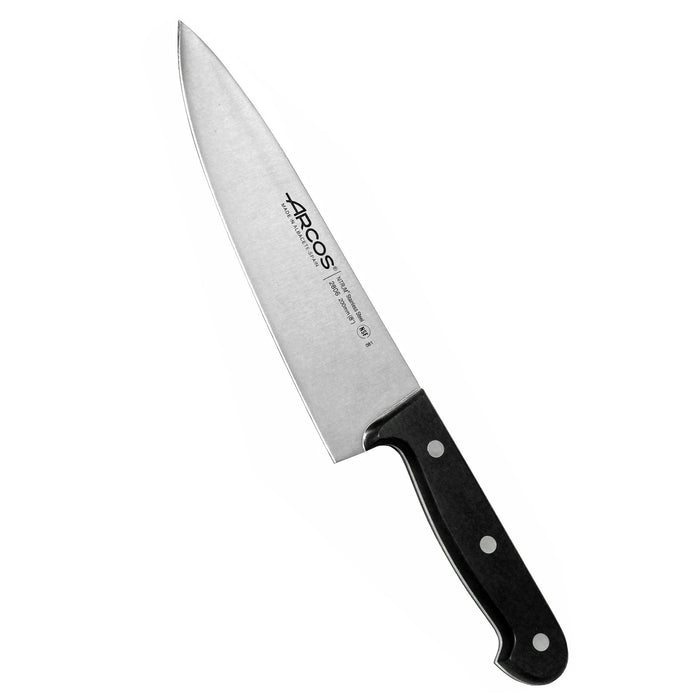 Arcos Universal Kokkiveitsi 20 cm terävällä Nitrum-teräksellä ja niitatulla POM-kahvalla, erinomainen valinta keittiöön.