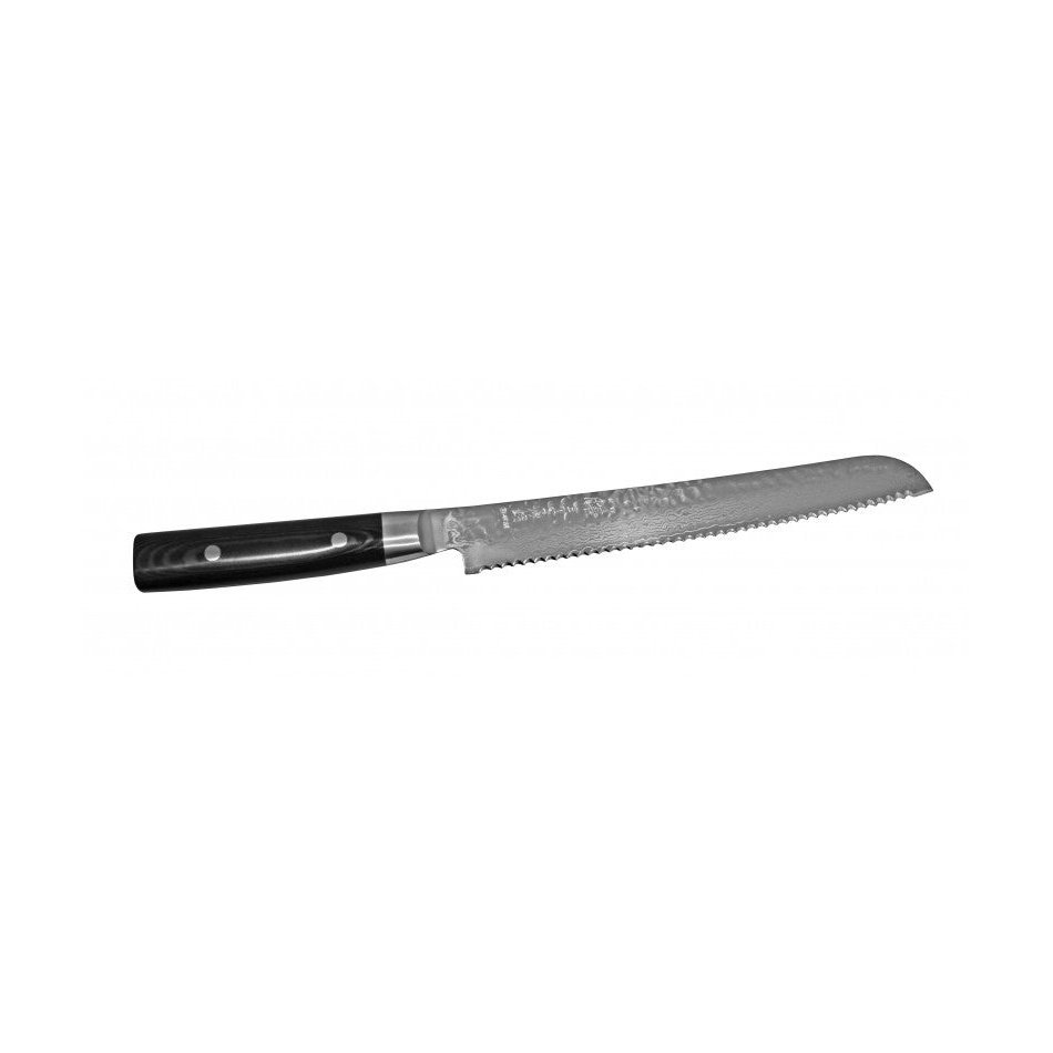 Japanilainen Yaxell Zen sahalaitaveitsi 23 cm, damascus-terä ja musta kahva takaavat laadukkaan ja tarkan leikkauskokemuksen.