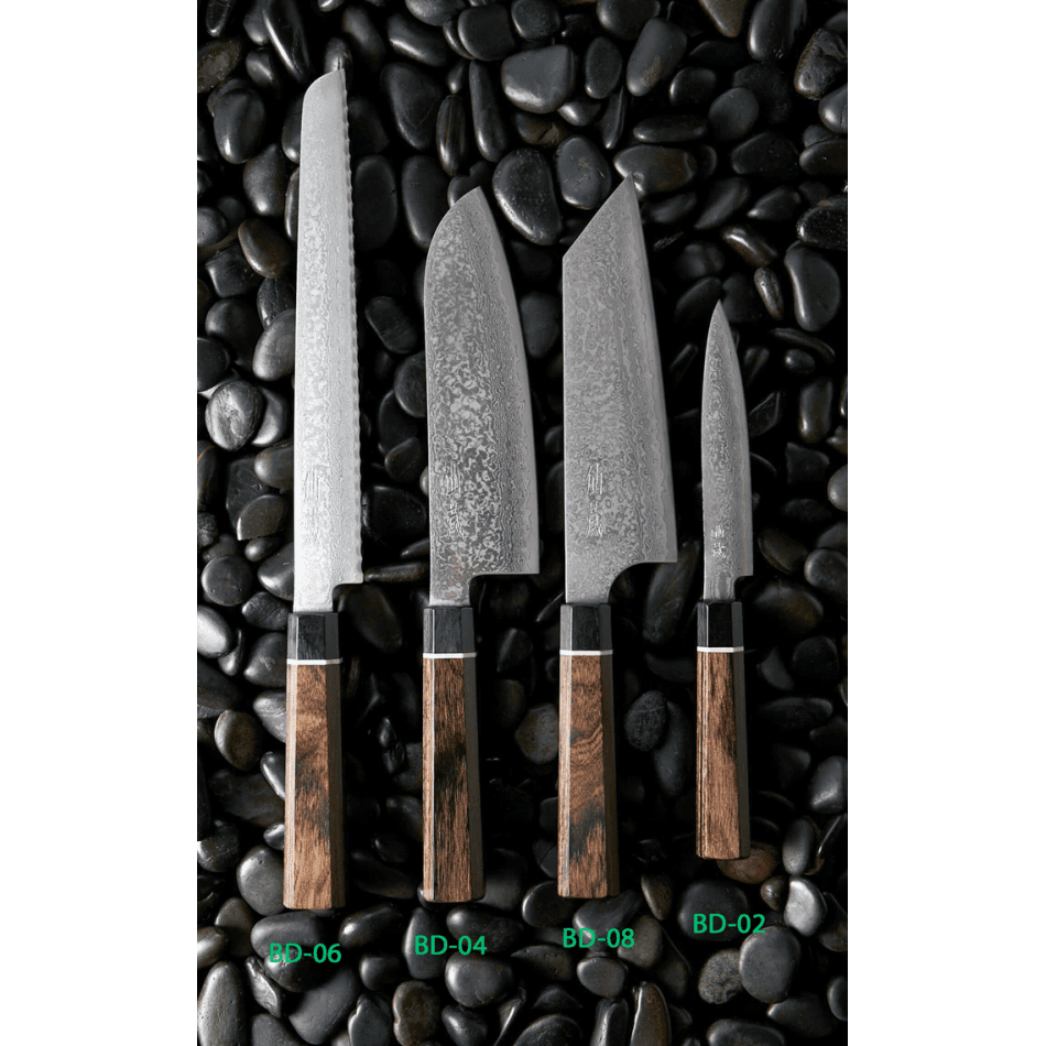 Suncraft Senzo Damascus veitset kivipetillä, esillä eri kokkiveitsimallit kuten Kiritsuke ja Santoku, elegantti ja laadukas sarja.