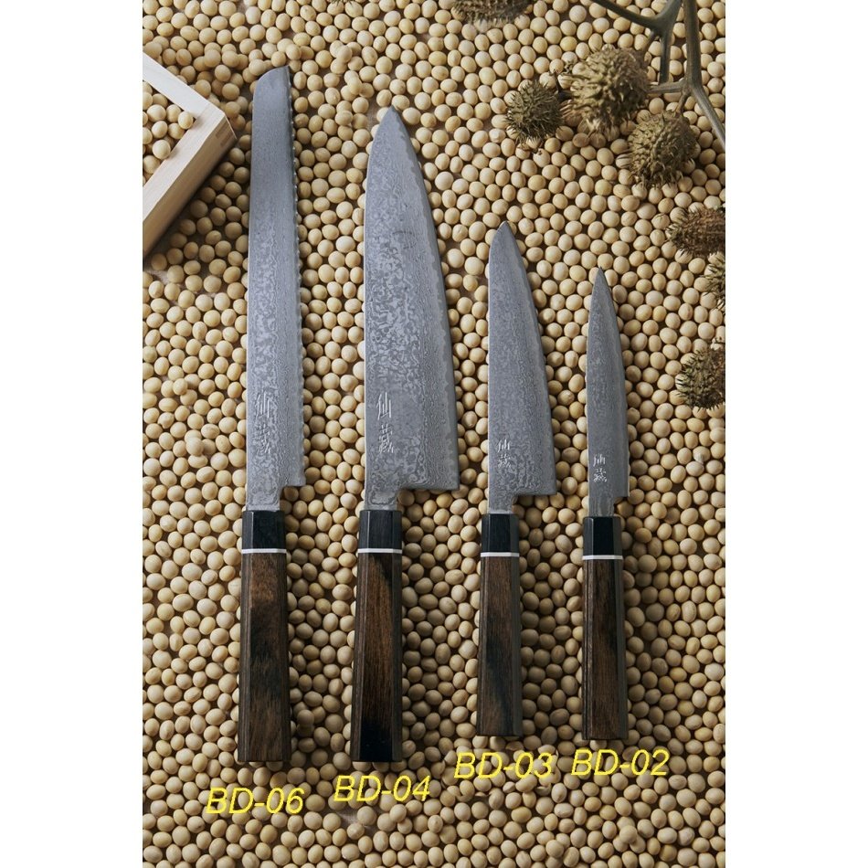 Suncraft Senzo -veitsisarja, sisältäen Mini Santoku -veitsen, 14 cm, Damascus-terä, japanilainen design.