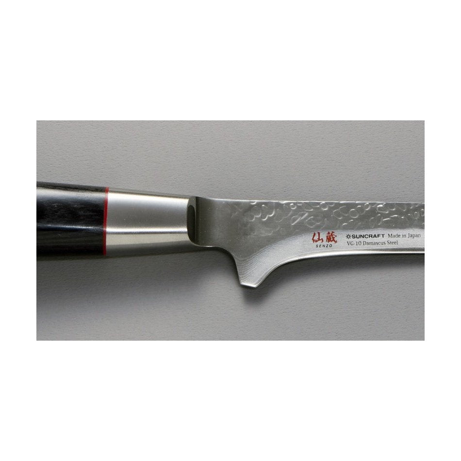 Lähikuva Suncraft Bouneri 17cm - Damascus veitsen VG10-teräksisestä terästä ja pakkapuukahvasta.