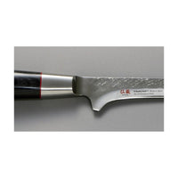 Lähikuva Suncraft Bouneri 17cm - Damascus veitsen VG10-teräksisestä terästä ja pakkapuukahvasta.