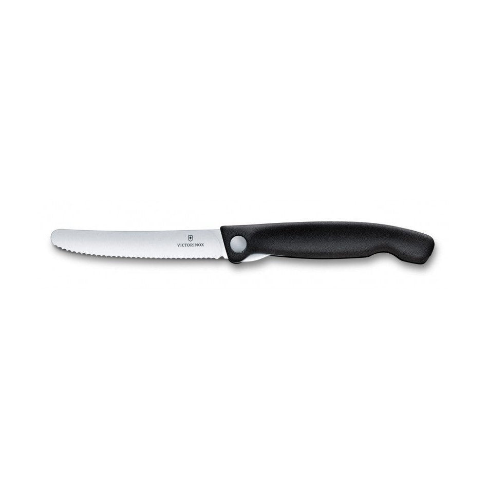 Victorinox Swiss Classic Taittuva Eväsveitsi retkelle, avattuna suoraksi, ergonominen musta kahva ja terävä sahalaitainen terä.