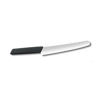 Victorinox Swiss Modern Leipäveitsi 22 cm, mustakahvainen leipäveitsi sahalaitaisella terällä. Suunniteltu tarkkaan ja vaivattomaan leikkaamiseen.