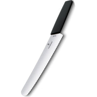Victorinox Swiss Modern Leipäveitsi 22 cm, tyylikäs musta kahva ja tarkka sahalaita. Erinomainen valinta leipä- ja sahalaitaveitsien kategoriassa.