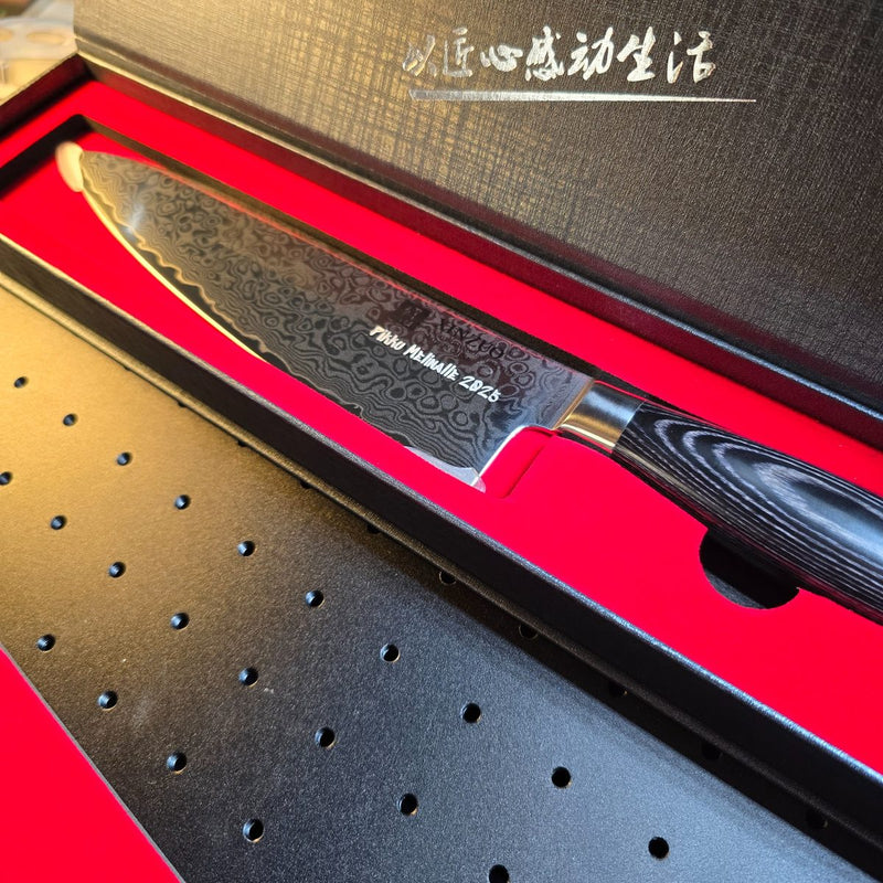 kaiverrettu Xinzuo-veitsi lahjapakkauksessa
