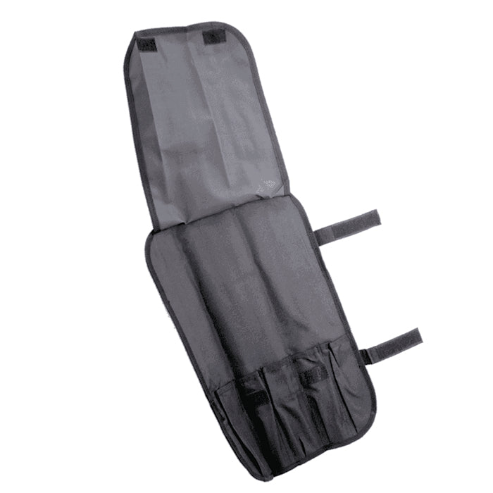 Avoin Giesser veitsilaukku ilman sisältöä, useilla taskuilla veitsien säilytykseen ja tarrakiinnityksillä.