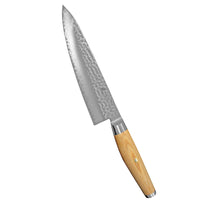 Yaxell Ketu Kokkiveitsi - Rajoitettu Erä, 20 cm terä, 3-kerroksinen SG2-teräs, vasaroitu pinta ja vaalea puukahva, valmistettu Japanissa.