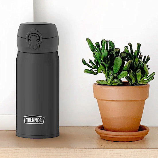 Thermos Ultralight Juomapullo 7,5 dl, musta kaiverruksella