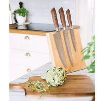 Akira Knivset, 3 delar